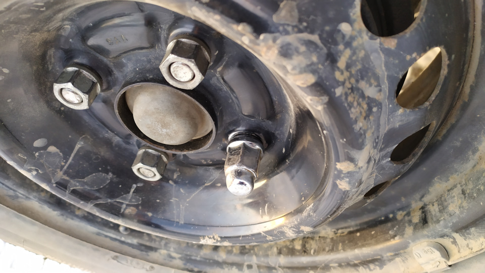 Сорвал резьбу на шпильке колеса — Honda Airwave, 1,5 л, 2006 года ...