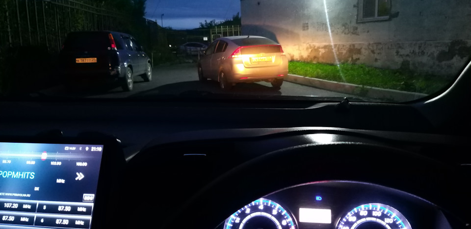 Так светятся ДХО в сумерках. Дальний, но на 30%. — Toyota Wish (AE20)