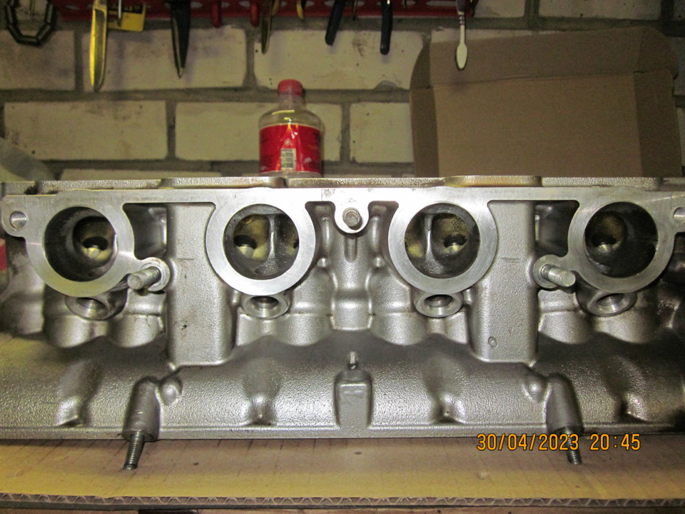 Очищенные впускные каналы, общий план — Lada Vesta SW (1G)