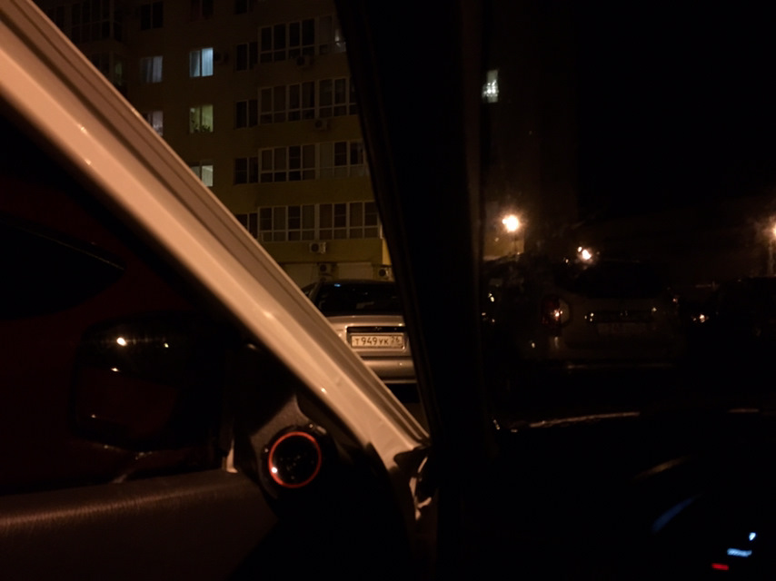 Тонировка из салона. Тонировка ночью. Тонировка ночью. Лоб в машине закатал. Вид из тонированной машины.