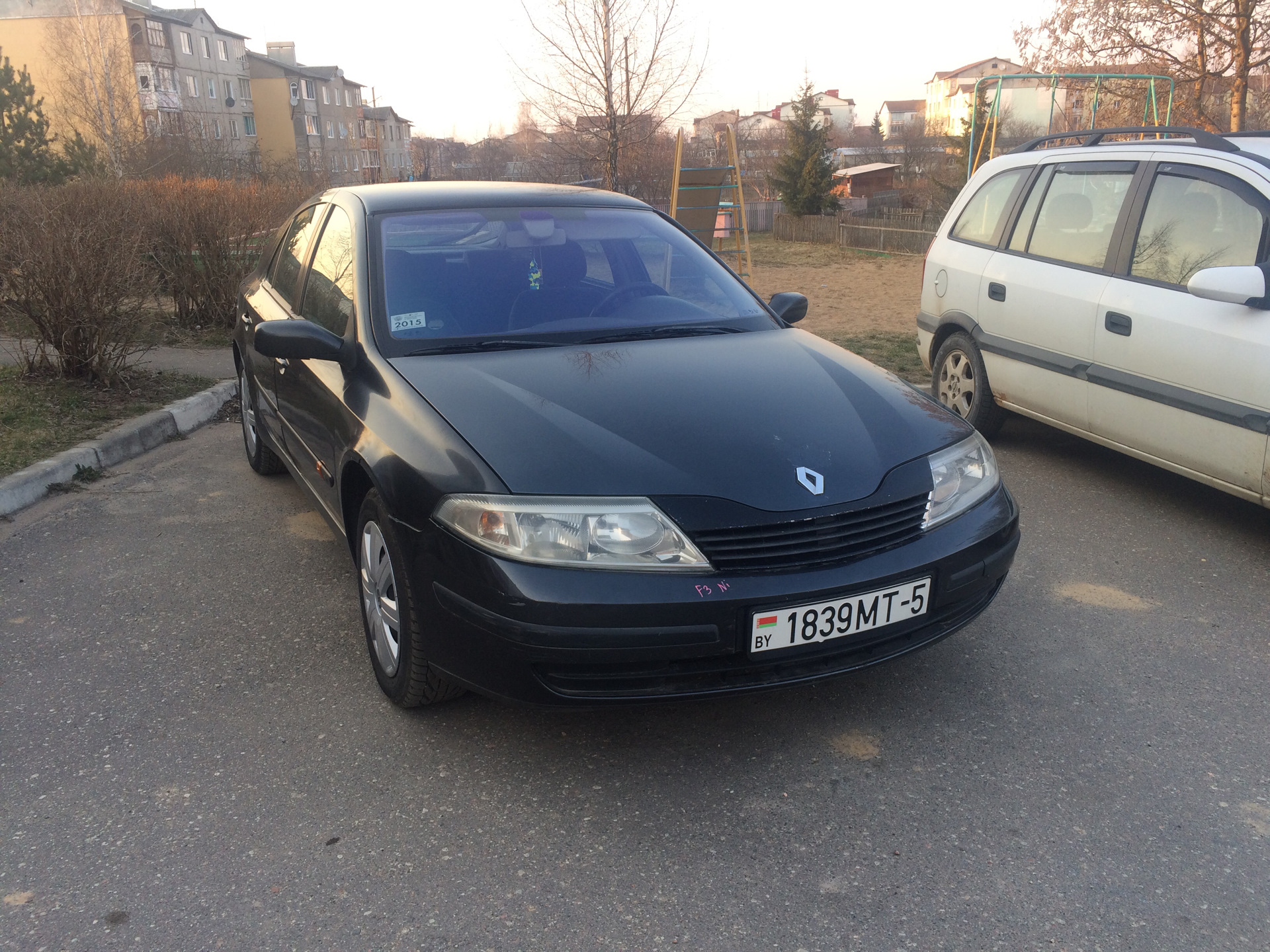 Масляное пятно под машиной. — Renault Laguna II, 1,6 л, 2001 года | поломка  | DRIVE2