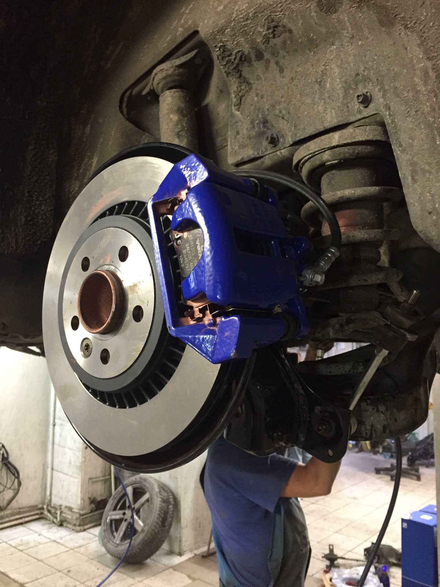 вставить суппорт. суппорт ланос 1. тормозной системы автомобиля ваз 21702 передний суппорт. установка суппортов с ауди а4 на приору. передние тормоза от санта фе на ваз.