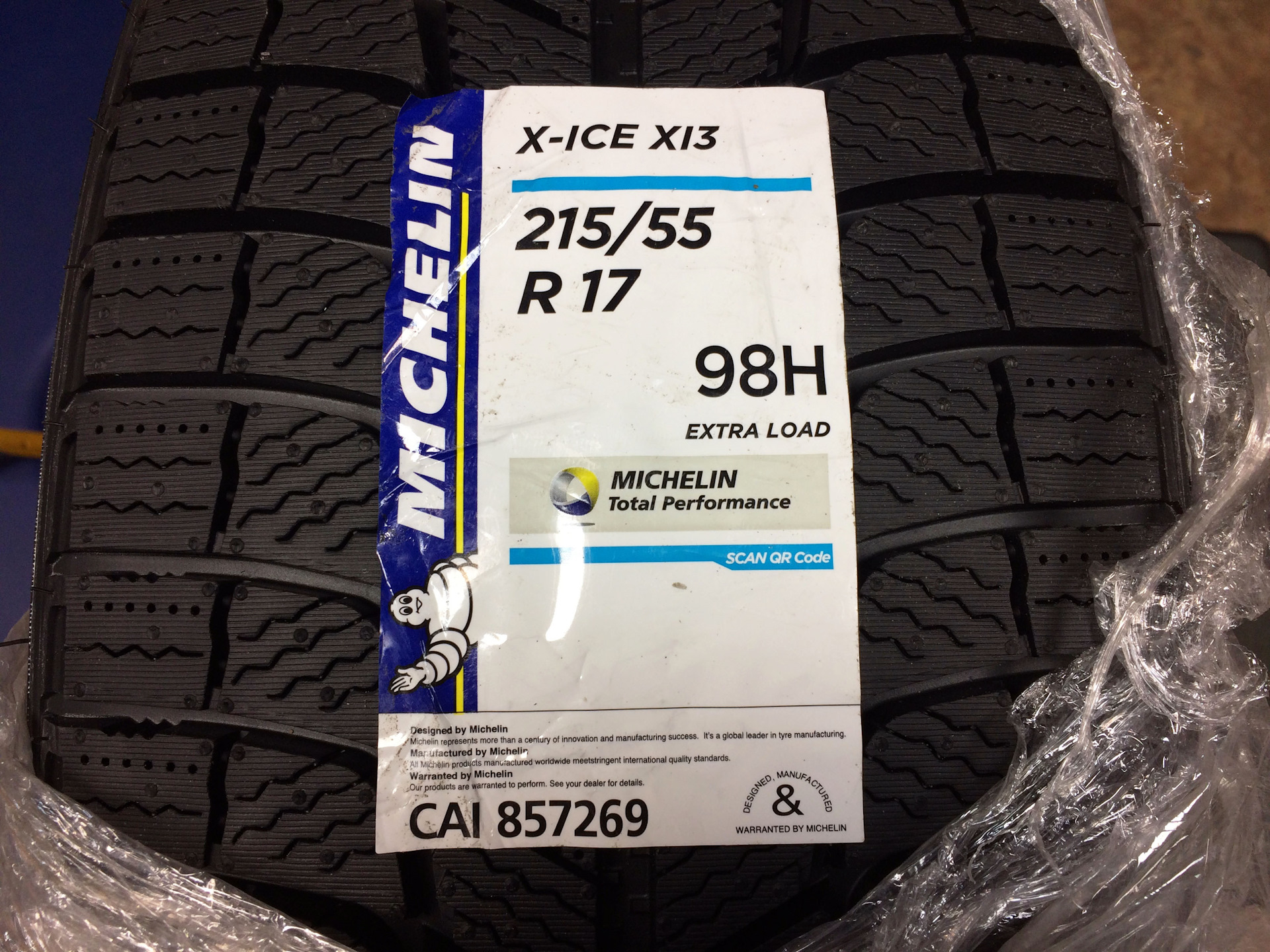 Michelin x ice 3 r17. Michelin 215/55 r17. Michelin 215 55 17 98h x-Ice x13. Michelin x-Ice xi3. Автошина 215/55 r17 Michelin.