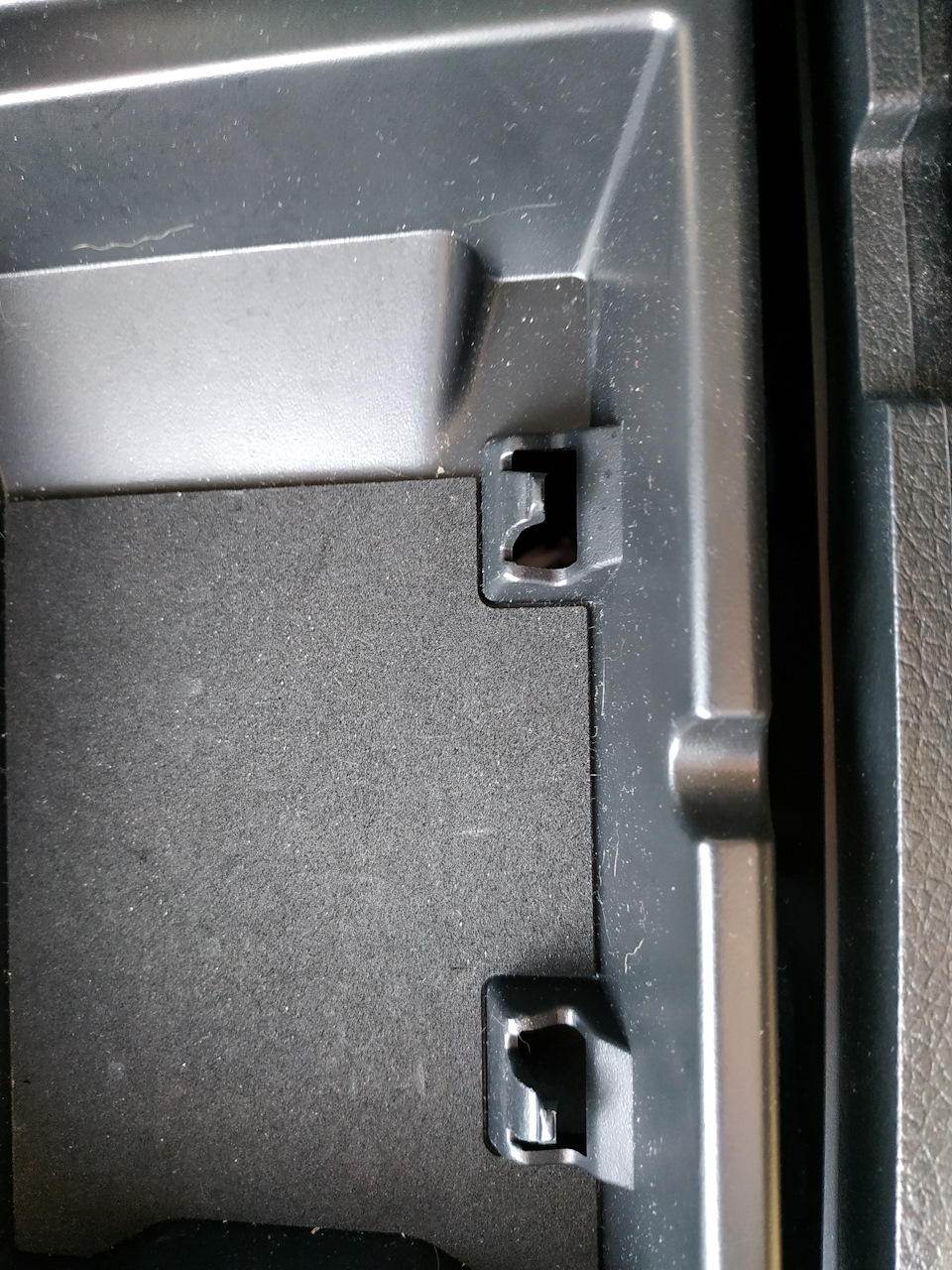 Для чего эти выемки в подлокотнике? — Nissan Qashqai (2G), 1,6 л, 2018 ...