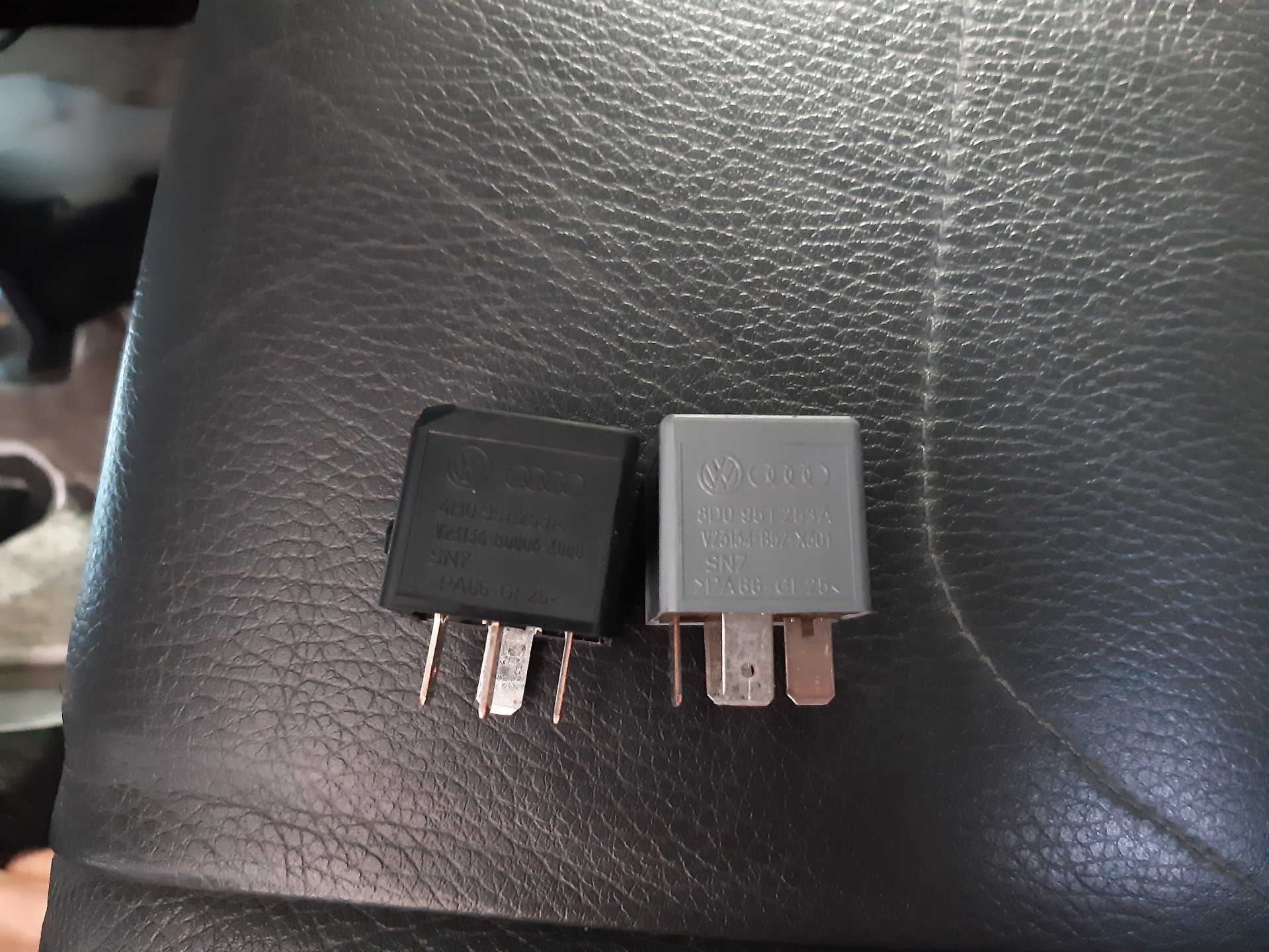 реле компрессора туарег 2008. реле компрессора пневмоподвески туарег. 4h0951253a q7. реле компрессора пневмоподвески туарег. реле пневмоподвески ауди q7.