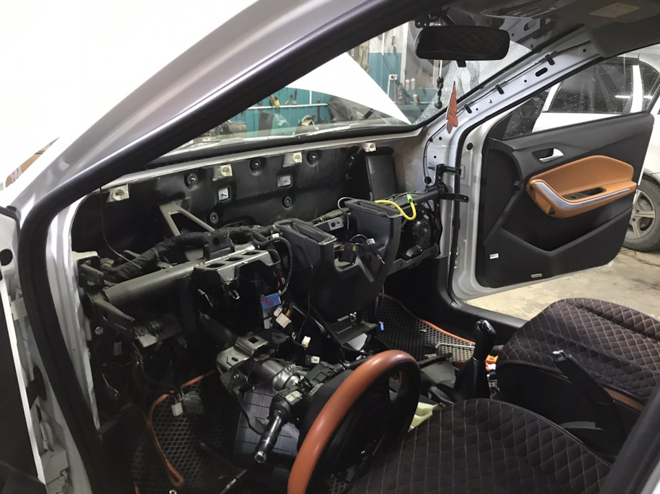 Печка chery tiggo. Потекла печка на тракторе Валтра как снять. Потекла печка на тракторе Валтра что делать