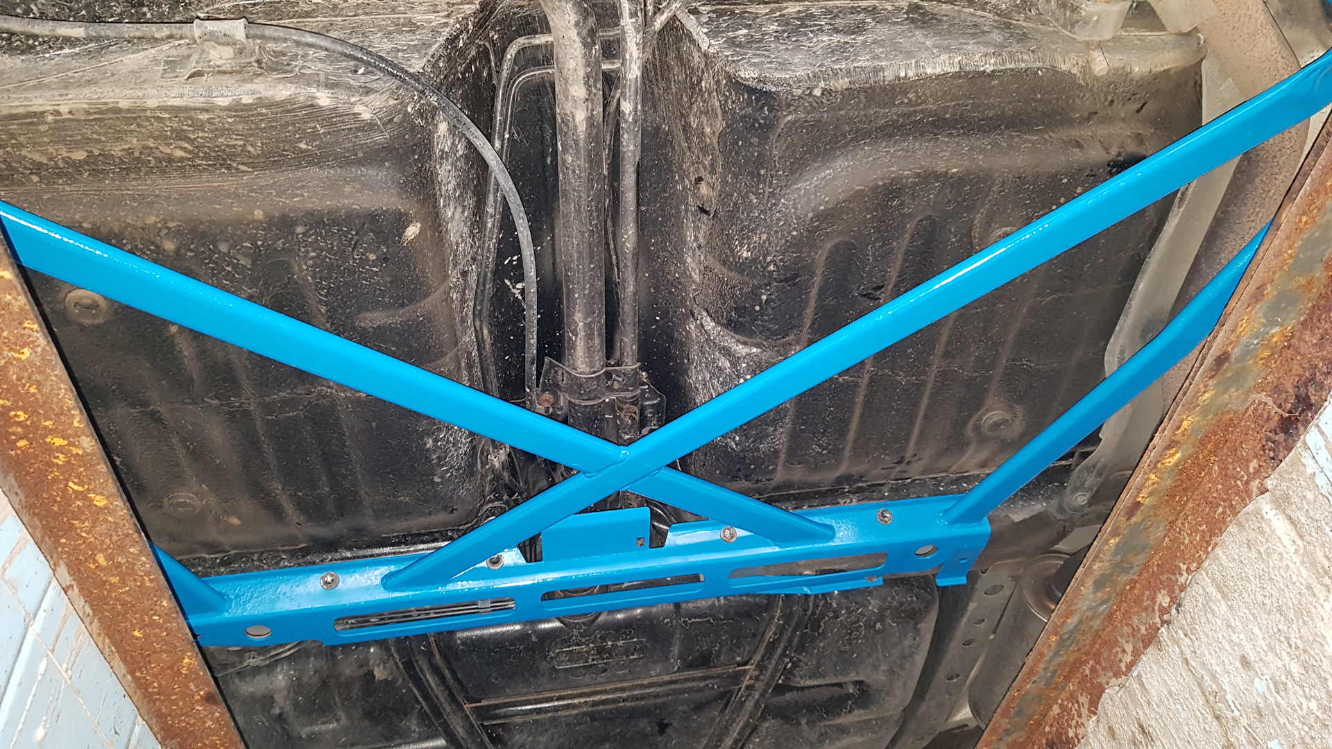 распорка днища jzx100. распорки днища. Levin распорка днища. распорки под крылья jzx100. нижняя распорка golf 6.