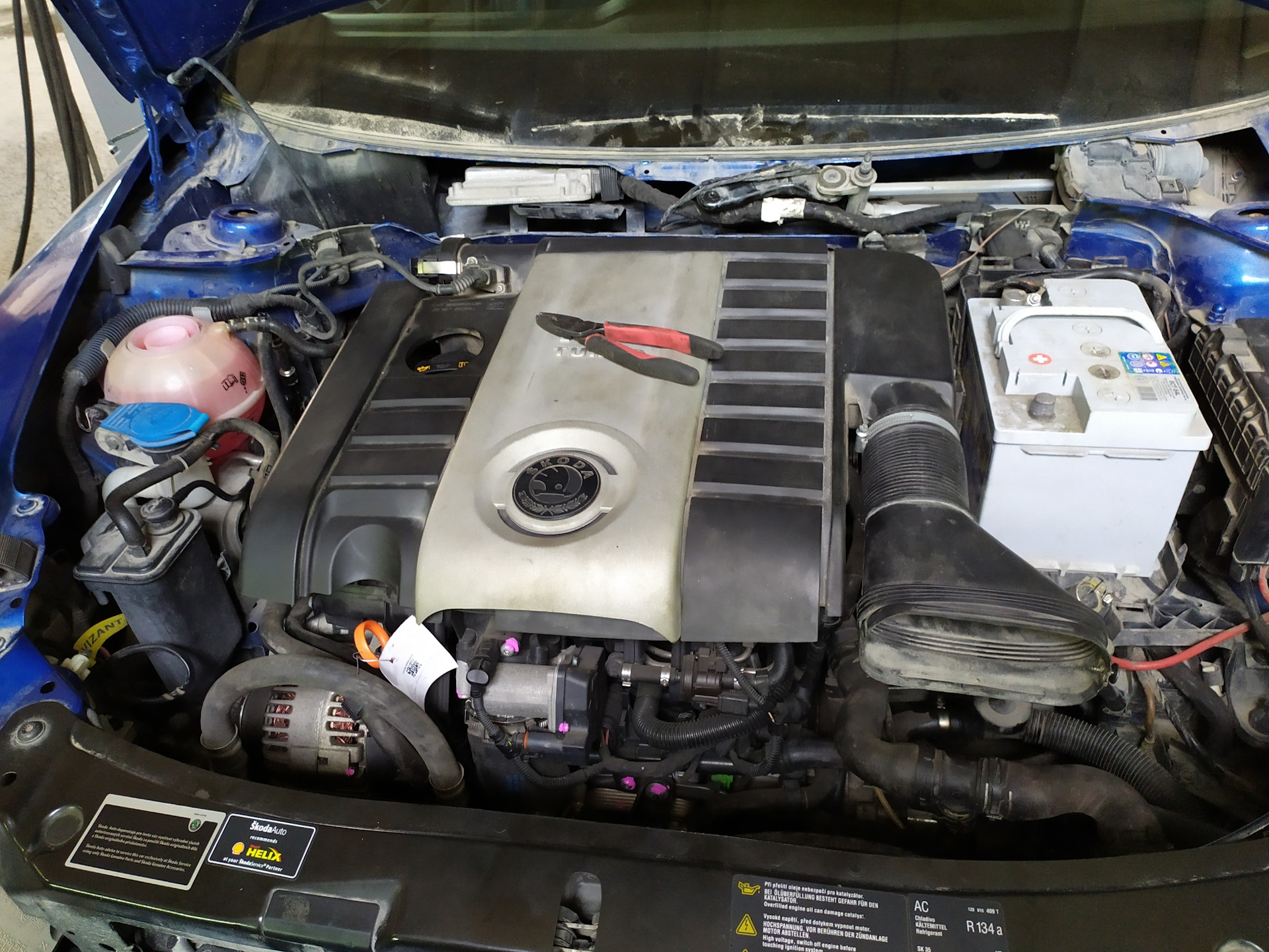 Skoda octavia 1. Шкода рс двигатель. 8 tsi. Пластик на двигателя jzt. Тюнинг двигатель шкода.