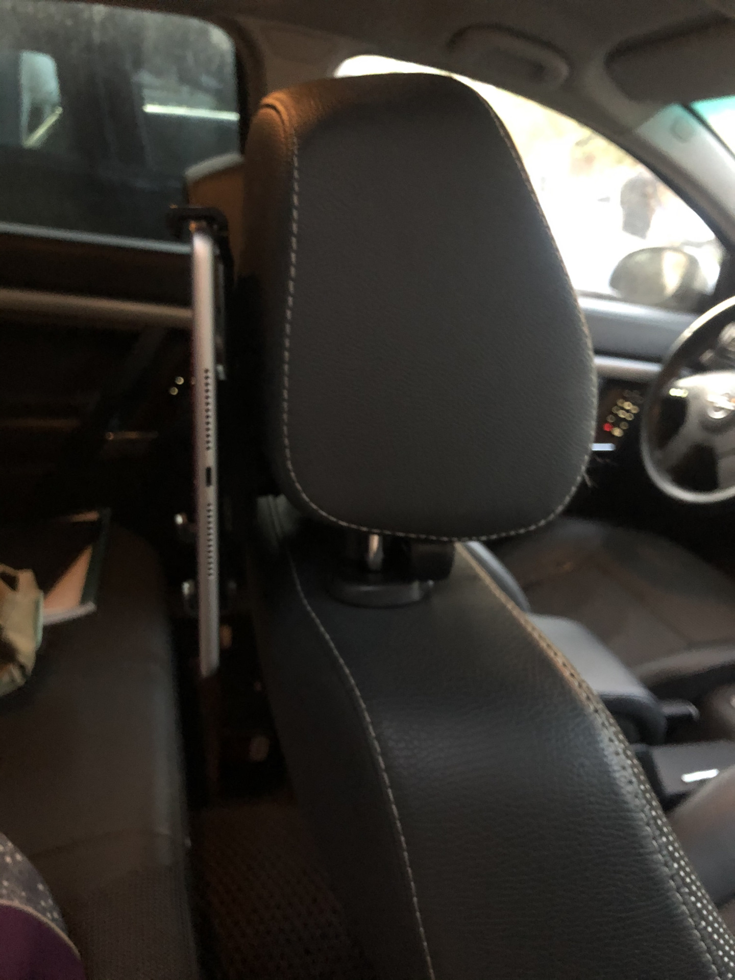 Крепление планшета на подголовник — Opel Vectra C, 2,2 л, 2003 года ...