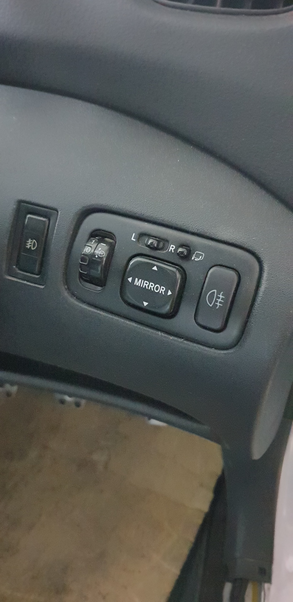 установка заднего противотуманного фонаря — Toyota Funcargo, 1,5 л ...