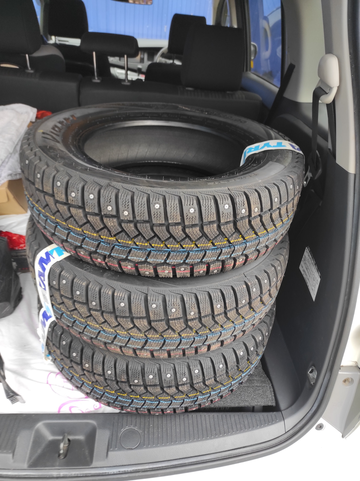 Замена резины на зимнюю — Toyota Isis, 1,8 л, 2012 года | шины | DRIVE2