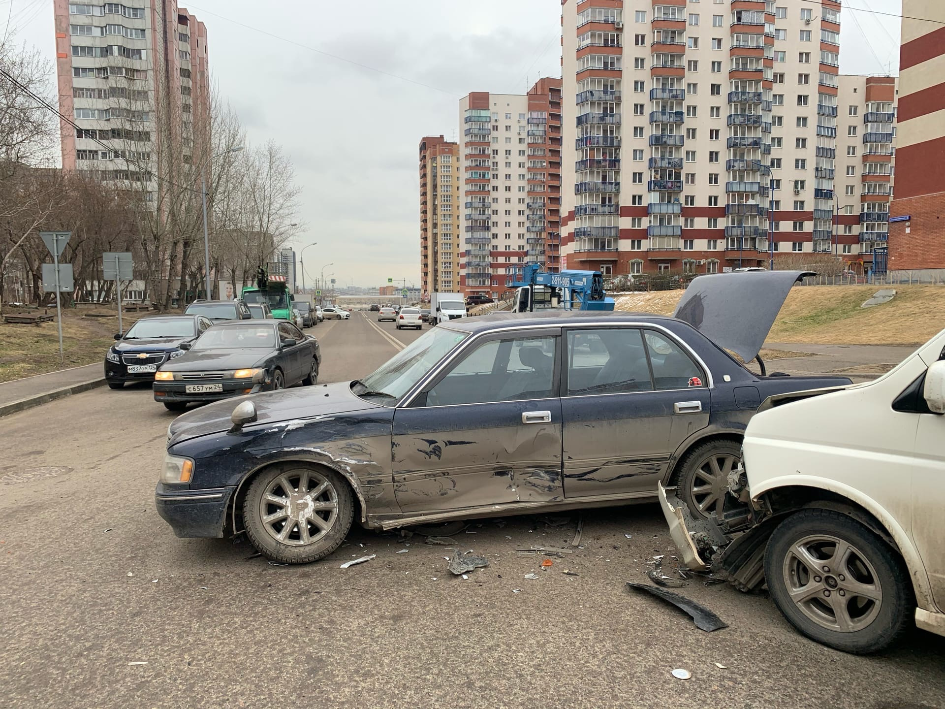 Не крашена. Toyota Crown s130 ДТП. Тойота Кроун Клюгер. Тойота Краун м541аа65.