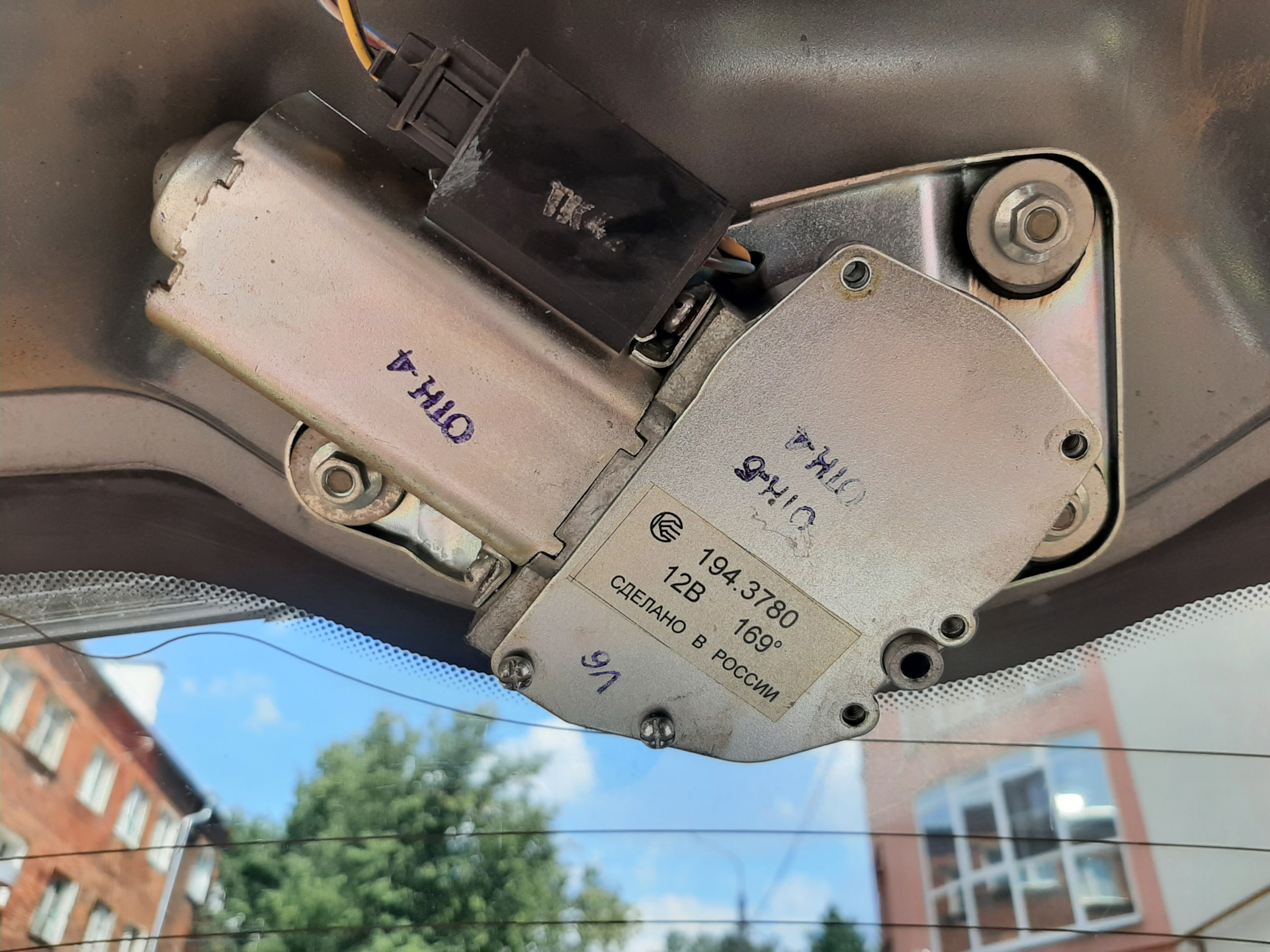 Обслуживание моторедукторов стеклоочистителя — Lada Калина универсал, 1 ...