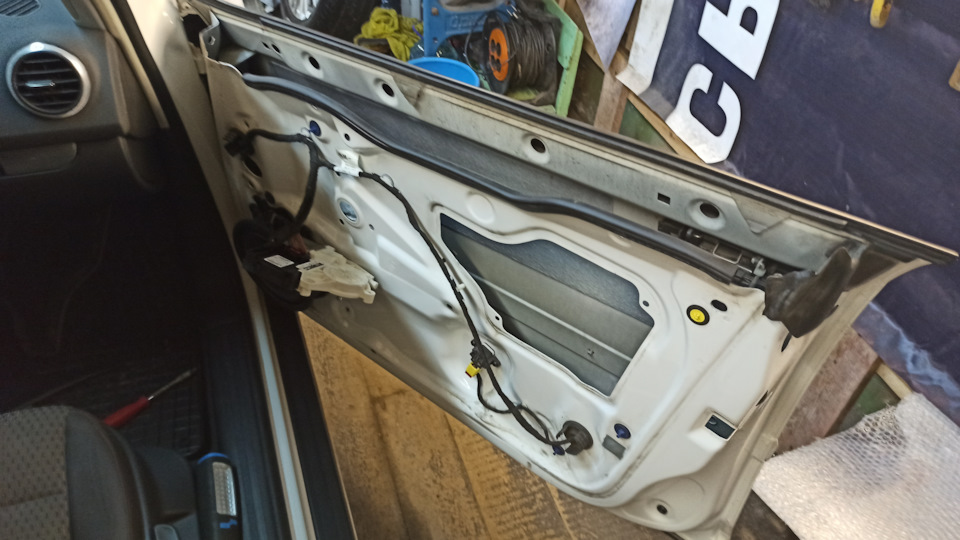 Только передние и пищалки в стойках… — Audi A3 Sportback (8PA)