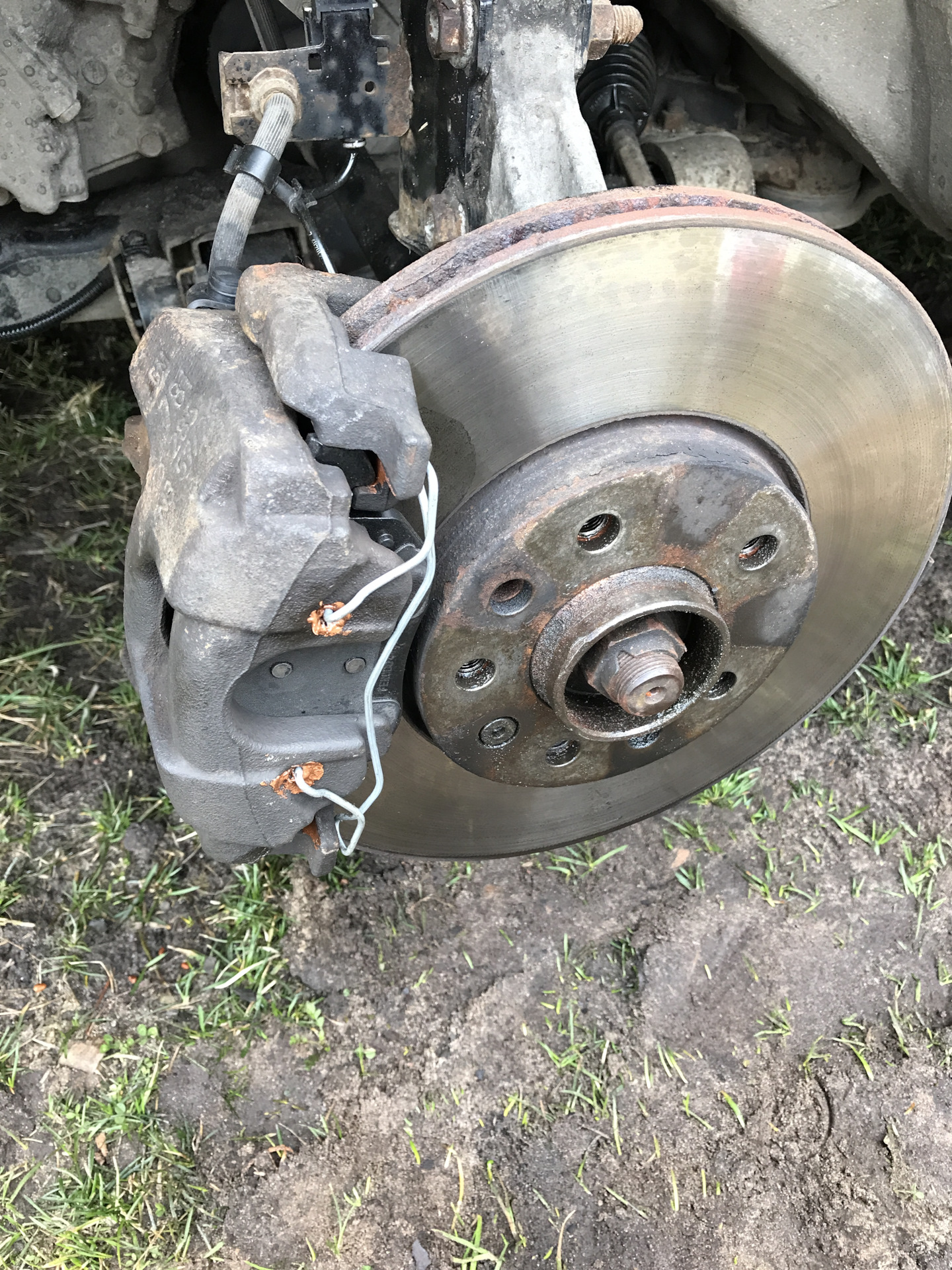 Замена передних тормозных колодок — Opel Vectra C, 2,2 л, 2007 года ...