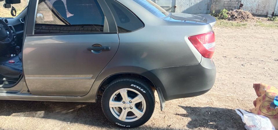 Установил спойлер — Lada Гранта (1G), 1,6 л, 2013 года | тюнинг | DRIVE2