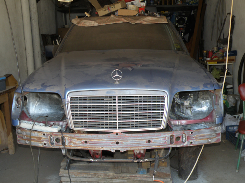 Капот и крылья на месте — Mercedes-Benz E-Class (W124)