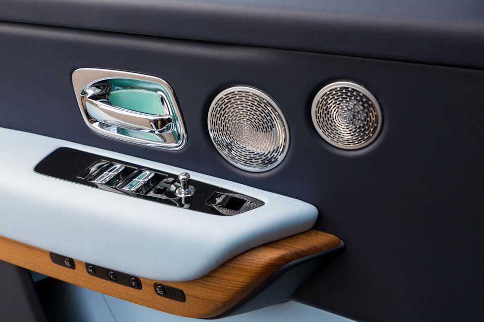 Машина настоящая rolls royce. Смотреть фото Машина настоящая rolls royce. Смотреть картинку Машина настоящая rolls royce. Картинка про Машина настоящая rolls royce. Фото Машина настоящая rolls royce