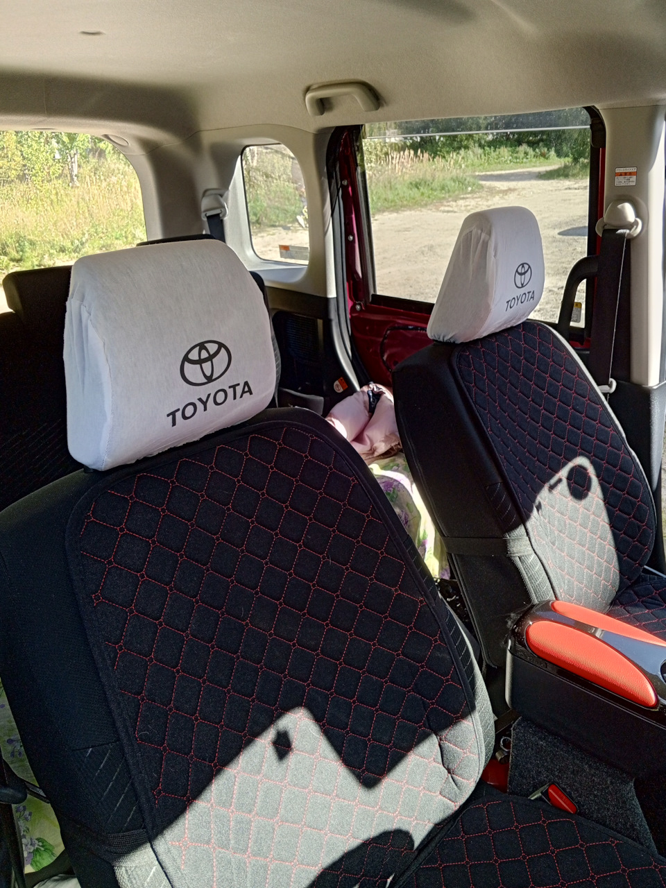 Чехлы на подголовники — Toyota Roomy, 1 л, 2019 года | тюнинг | DRIVE2