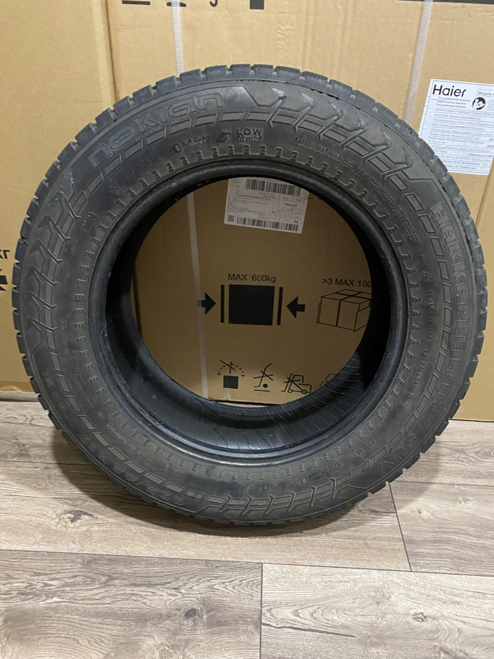 Шины зимние шипованные Nokian 225/65 R17 на KIA Sorento (3G), KIA ...