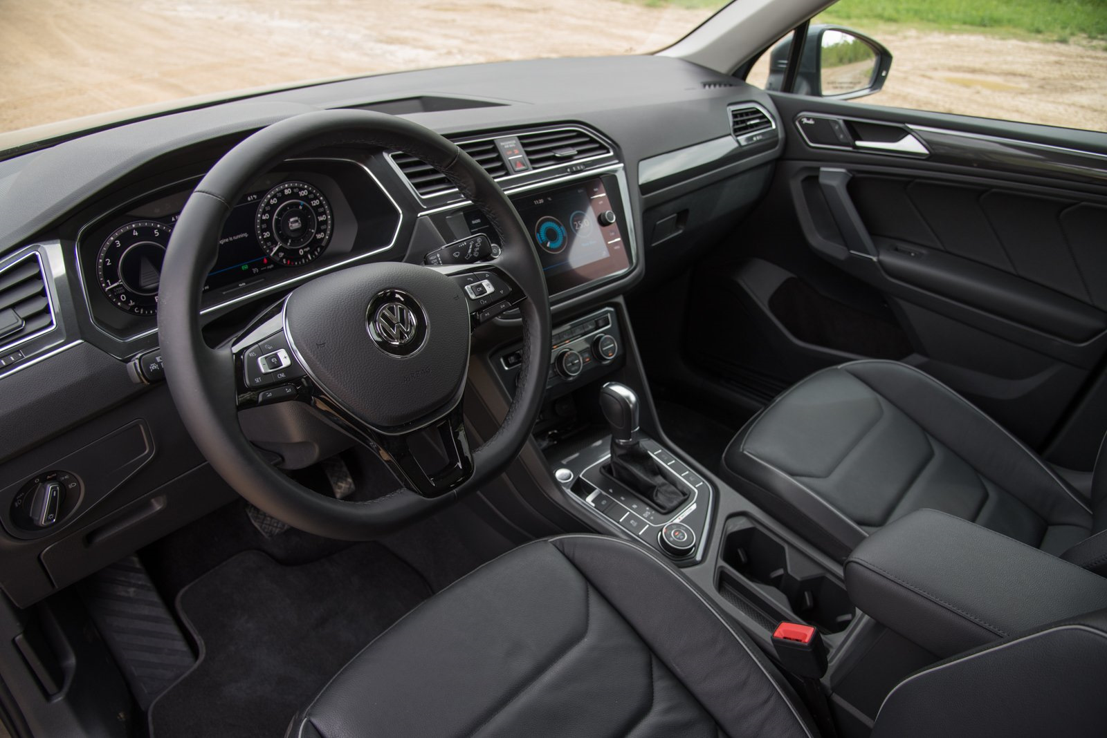 Тигуан салон. Volkswagen Tiguan 2 салон. Volkswagen Tiguan 2018 салон. Volkswagen Tiguan 2017 Interior. VW Tiguan 2018 салон.