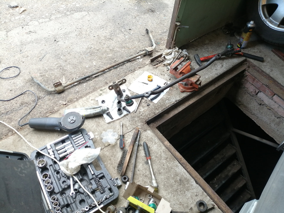 Выходные в гараже: Замена рулевых шарниров — ГАЗ 310221, 2,4 л, 2004 ...