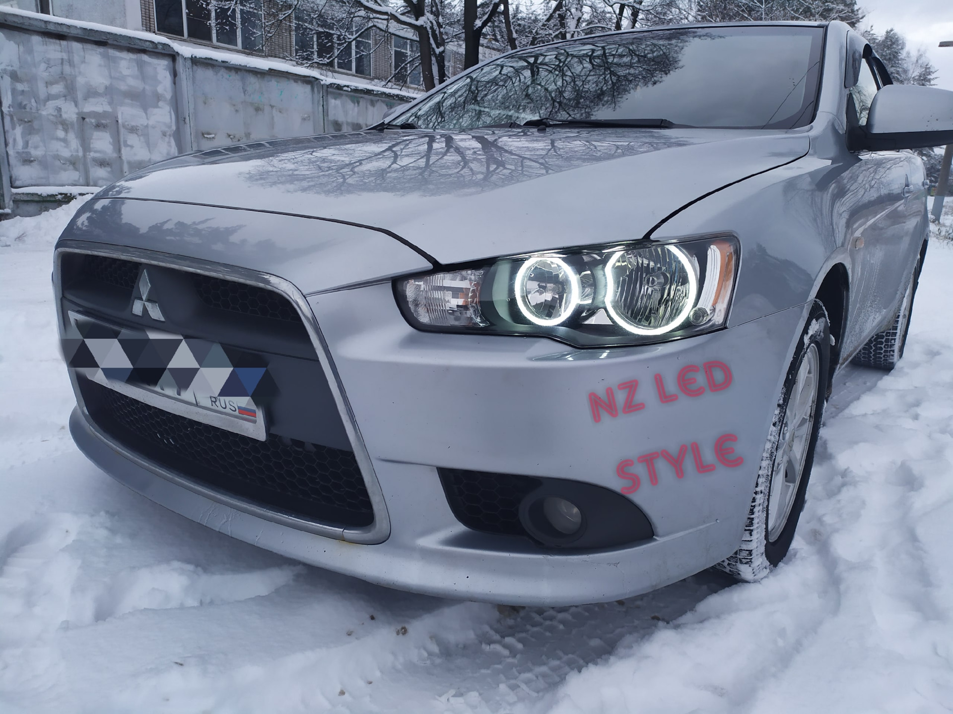 Ангельские глазки лансер. Ангельские глазки на Митсубиси Лансер 10. Mitsubishi Lancer 10 ангельские глазки. Фары Лансер 10 ангельские глазки. Ангельские глазки ланцер 10.