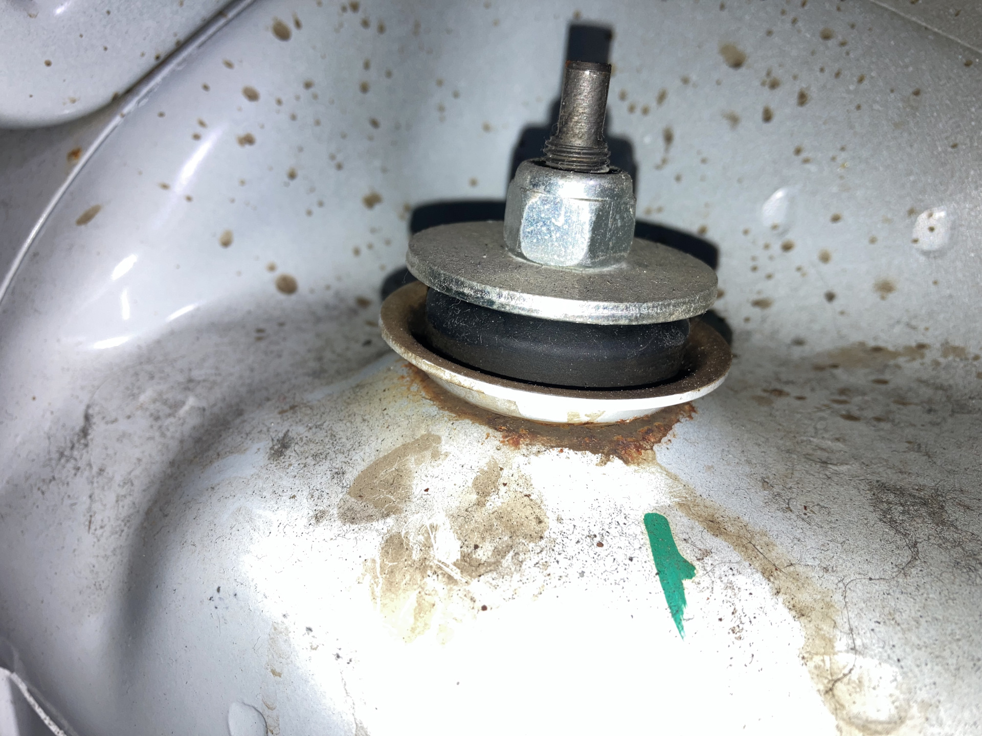 Вода в багажнике и РЖАВЧИНА — Renault Logan (2G), 1,6 л, 2019 года ...