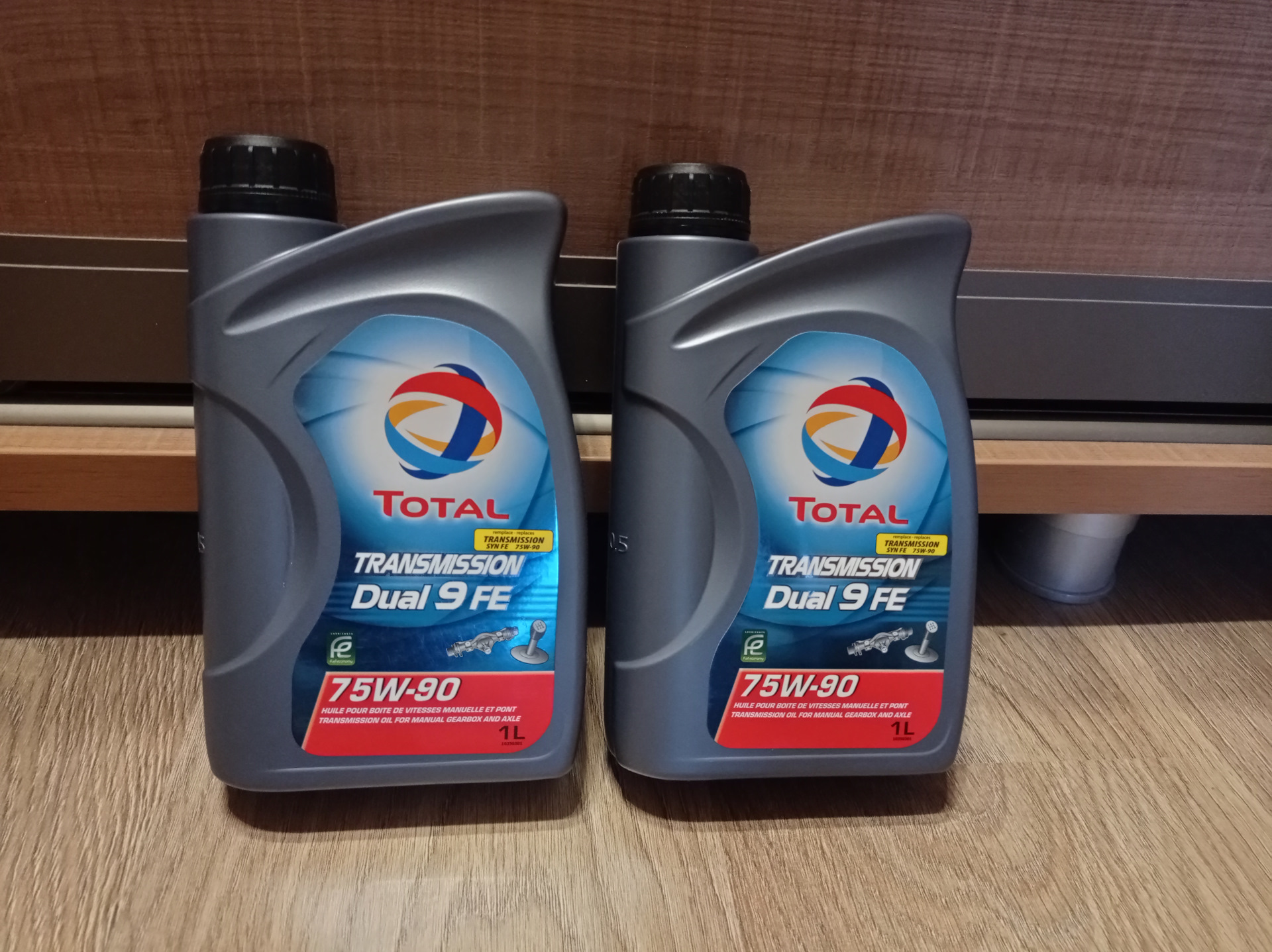 Total dual 9. Масло total transmission TX 75w-90 SAP. Total Axle 9 Fe 75w90. Total transmission Dual 9 Fe 75w90 (1л). Total transmission Axle 8 Fe 75w-140.