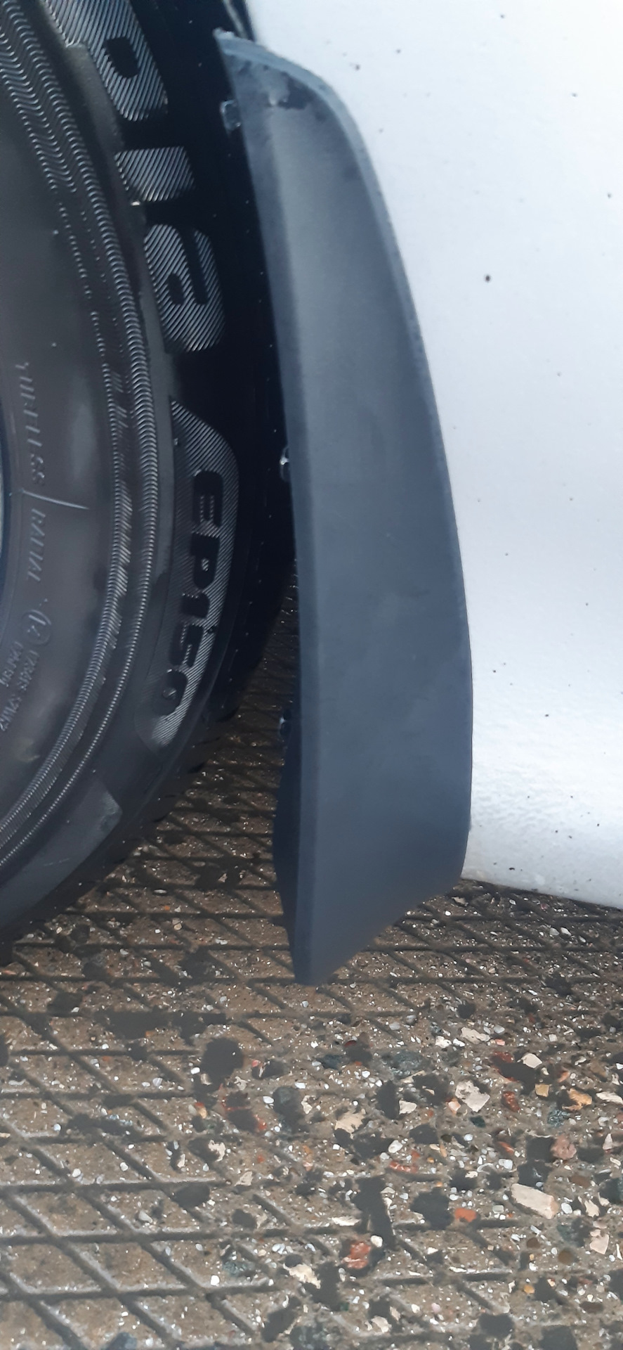 Передние брызговики и веерные форсунки омывателя лобового стекла ...