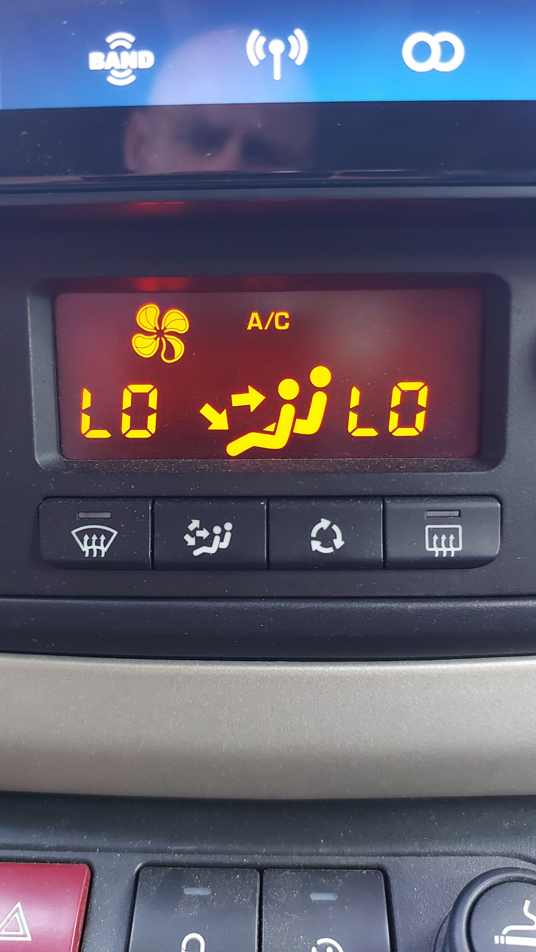 Отключается вентилятор печки. — DRIVE2