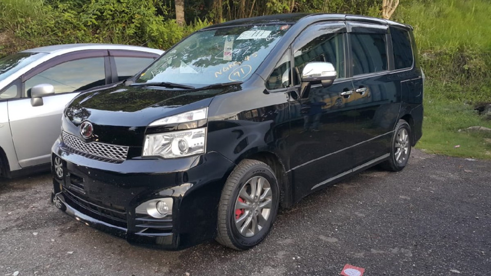 Масло из заливной горловины — Toyota Voxy (2G), 2 л, 2013 года ...