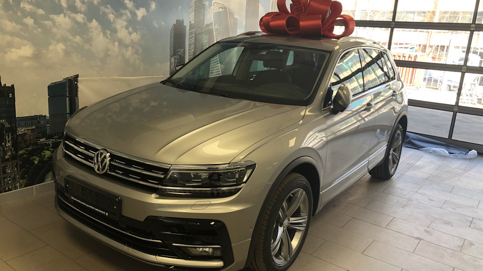 220 л с. Tiguan 2 Sportline. VW Tiguan Sportline 2019. Tiguan 2020 Sportline 220. Тигуан спортлайн 2019 220лс.