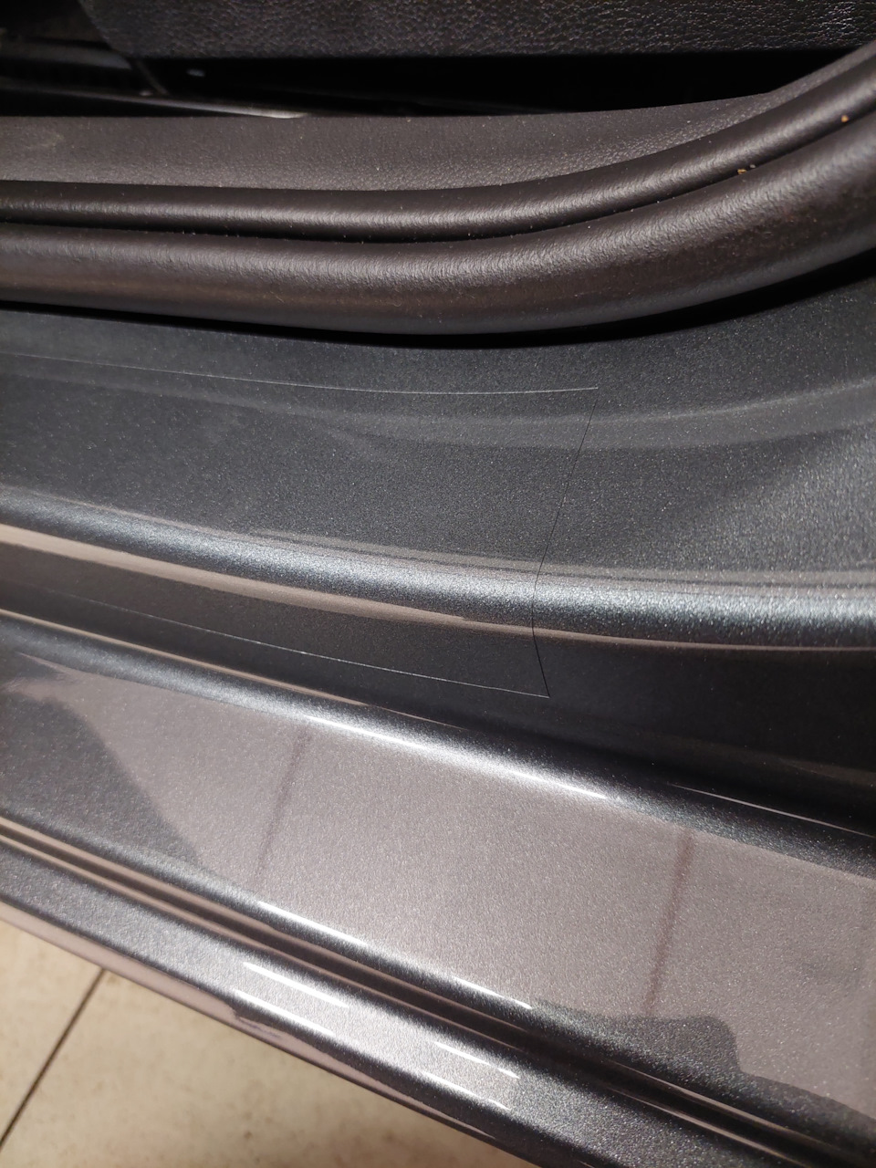 Оклейка порогов защитной плёнкой — Volkswagen Polo liftback, 1,4 л ...