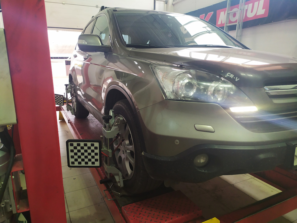 Развал сход износ задней резины — Honda CR-V (RE), 2,4 л, 2009 года ...