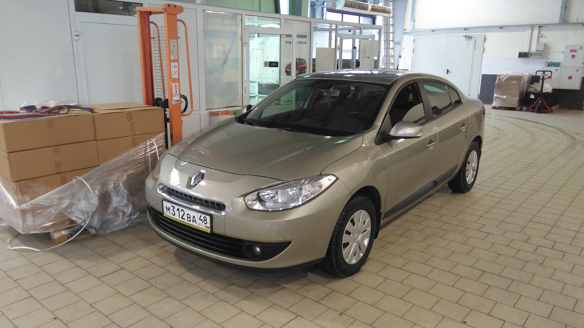 Renault Fluence 1.6 бензиновый 2012 | Бежевый флюенс на DRIVE2