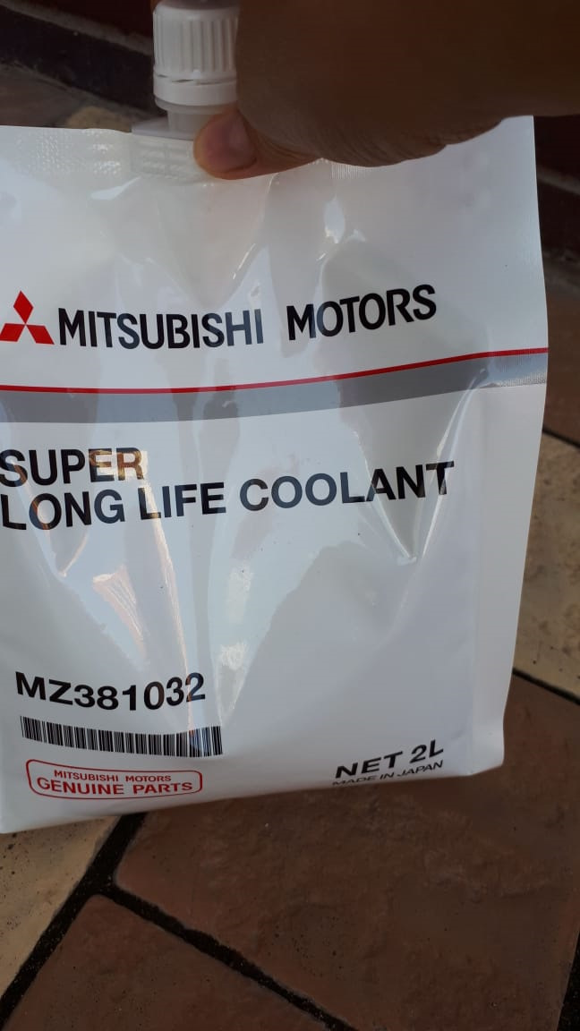 Mitsubishi motors super long life coolant premium. Mitsubishi super long Life Coolant Premium mz320712. Mz320712. Mitsubishi mz381032. Антифриз Mitsubishi mz320292.