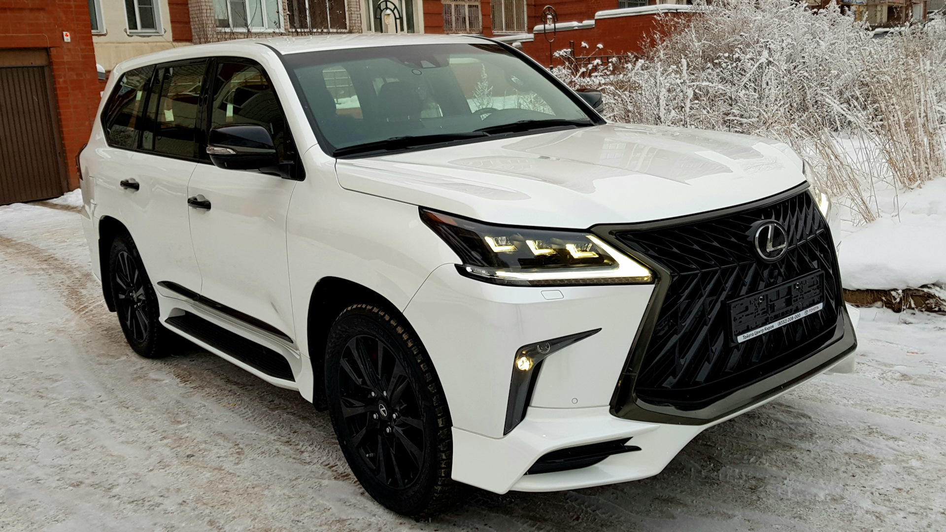 Lexus LX 450 Р±РµР»С‹Р№