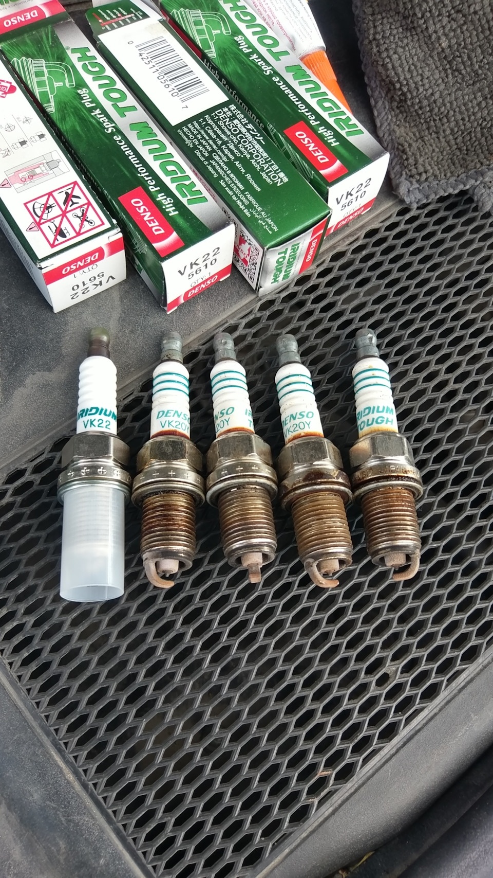 Фото в бортжурнале Audi A4 (B6). Запчасти на фото: Q5610, VK20Y