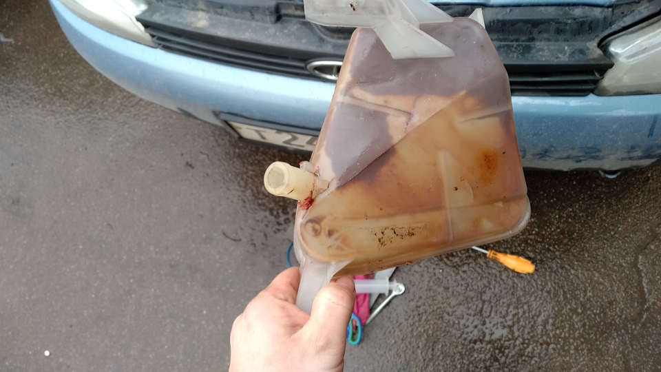 Заменил расширительный бачок — Lada Калина седан, 1,6 л, 2006 года ...