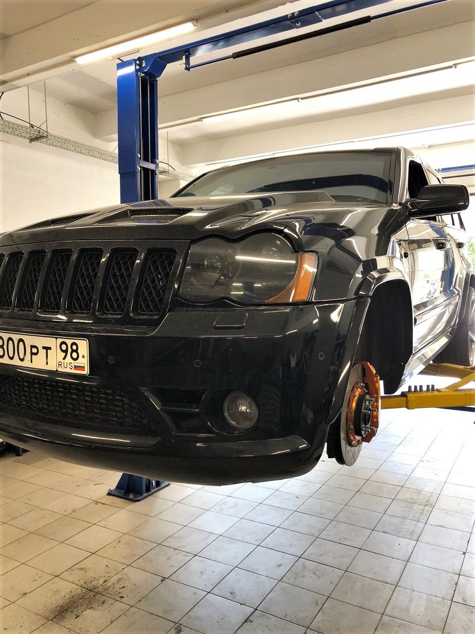 Спортивные тормоза на 1500-сильный Jeep Grand Cherokee SRT8 Twinturbo —  HP-Brakes на DRIVE2