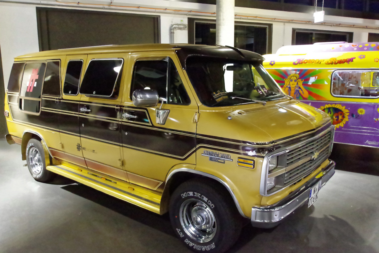 Chevrolet chevy van 2020