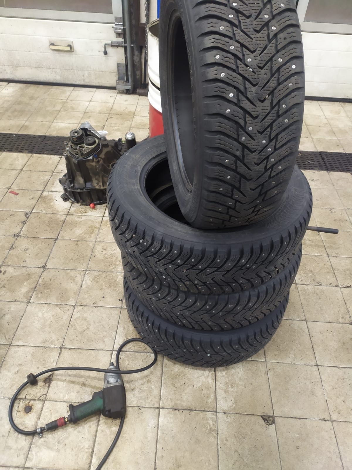 [#240] — Зимняя резина, Nokian Hak8 215/60R17 — Subaru Forester (SF), 2 ...