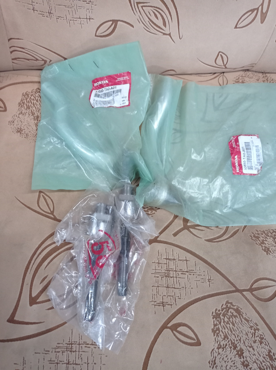 8. — Honda Accord (8G). Запчасти на фото: S3540, S3550, TA0401