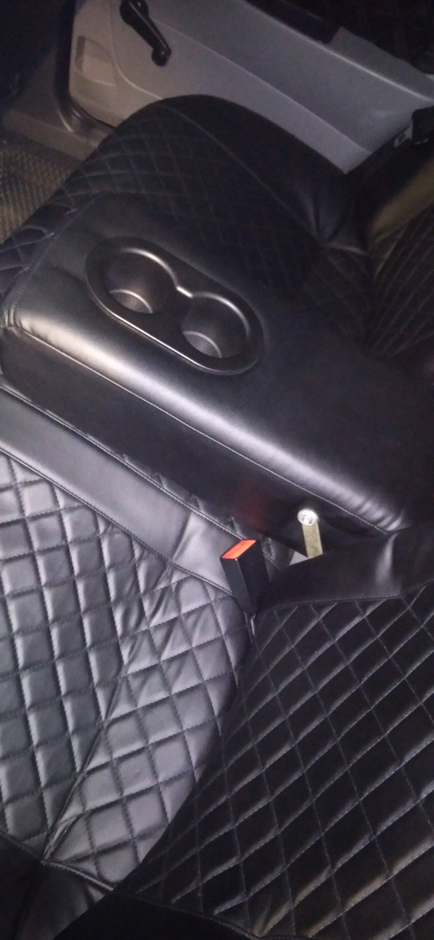 Подстаканники в задний подлокотник!💥💥 — Lada Приора седан, 1,6 л, 2011 ...