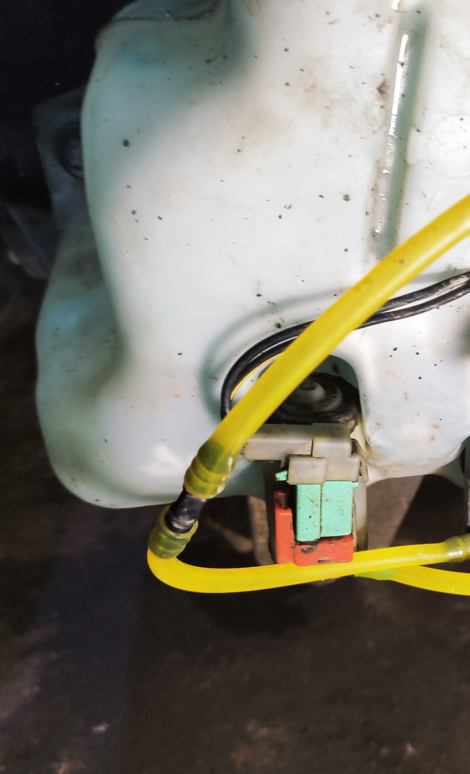 Не брызгает омыватель заднего стекла — Honda Torneo, 2 л, 2001 года ...