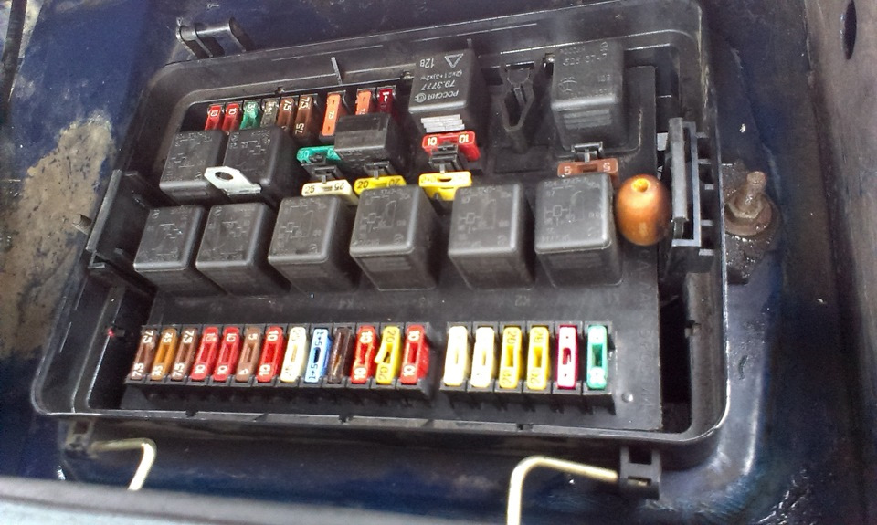 Блок 48.3722 нового образца флажковый с 1999-2000 — Москвич 2141