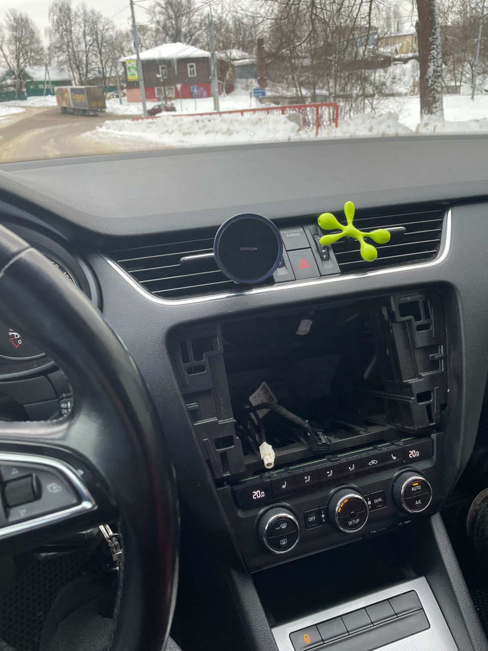 Держатель телефона с MagSafe — Skoda Octavia A7 Mk3, 1,4 л, 2013 года |  аксессуары | DRIVE2