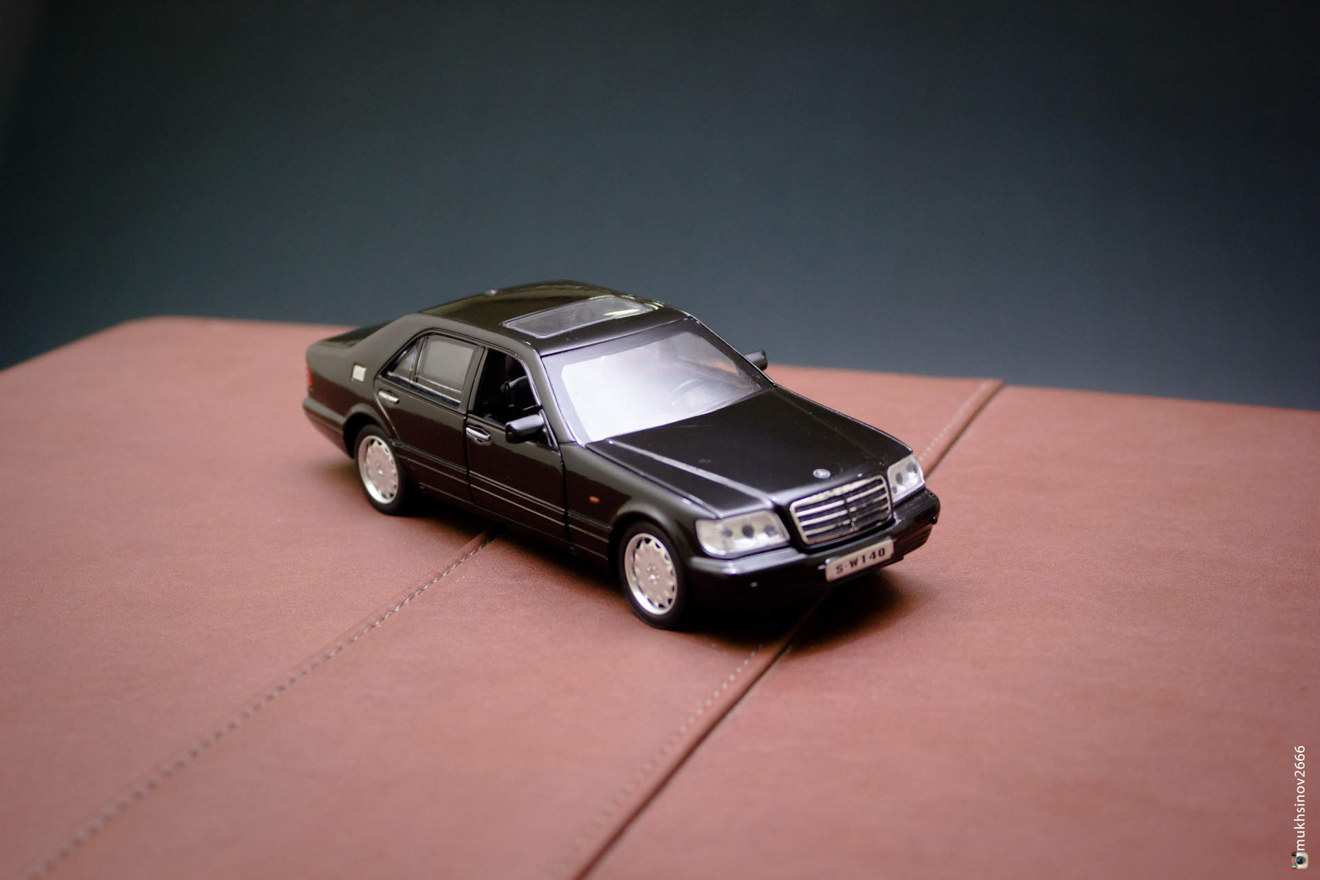 №16 Масштабная модель Mercedes-Benz S W140 1:32 Diecast Toy — Mercedes-Benz  S-Class (W140), 3,2 л, 1998 года | аксессуары | DRIVE2