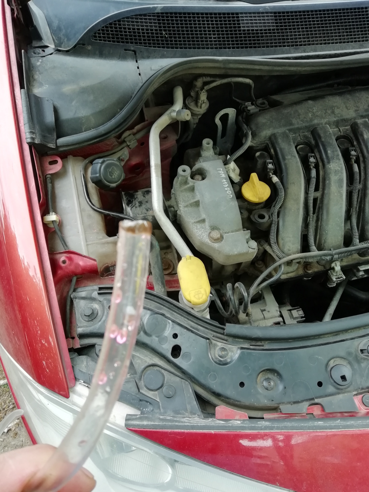 Эмульсия в расширительном бачке на стенках — Renault Megane II, 1,6 л ...